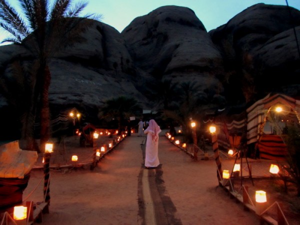 Am Eingang des Captain's Desert Camp