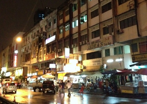KL by Night und in der Regenzeit