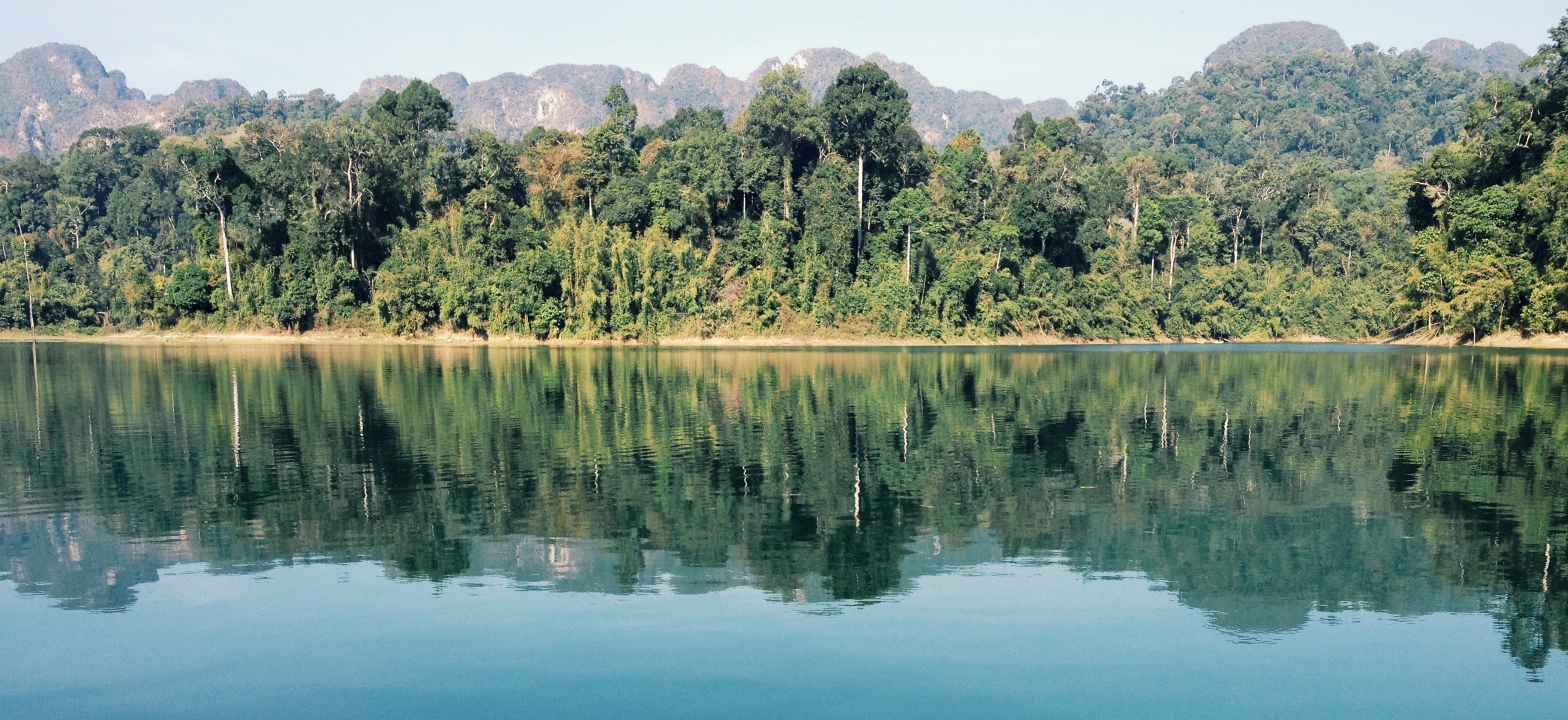 Der Khao Sok Nationalpark im Süden Thailands: Safari-Glamping, schwimmende Hütten und Elefanten