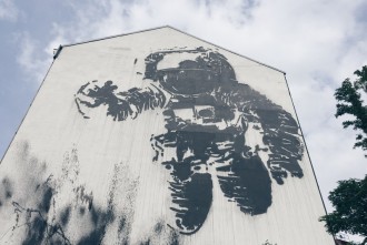 Astronaut Cosmonaut Mural Streetart Berlin Kreuzberg