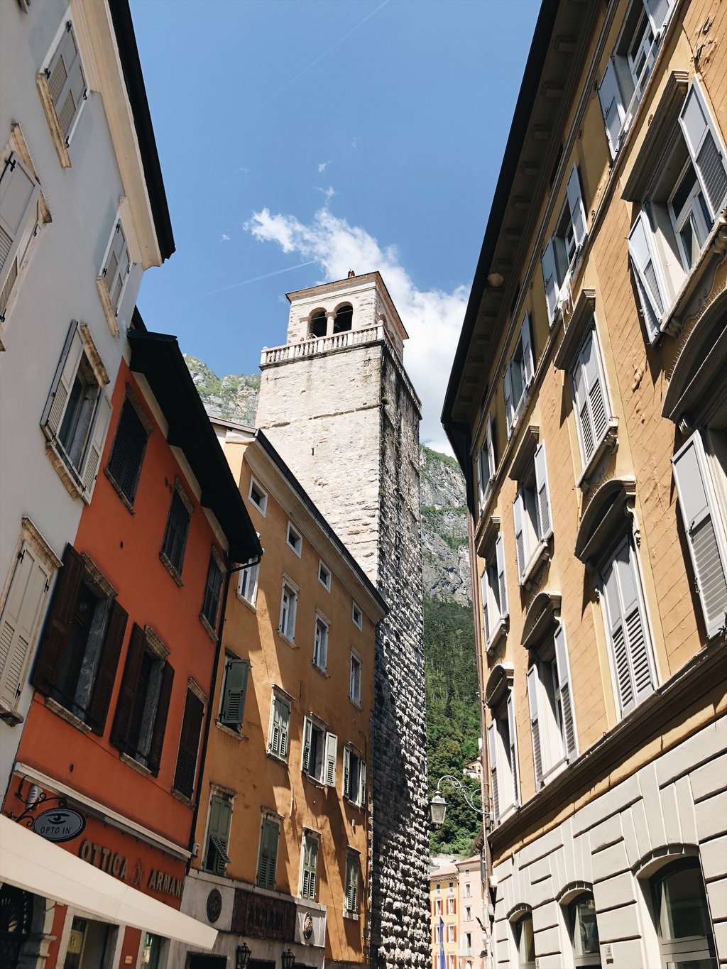 Riva Gardameer Tips Torre Apponale "srcset =" https://www.blackdotswhitespots.com/bdws/wp-content/uploads/2019/06/Riva-Gardasee-Tipps-Torre-Apponale.jpg 1024w, https: //www.blackdotswhitespots.com/bdws/wp-content/uploads/2019/06/Riva-Gardasee-Tipps-Torre-Apponale-375x500.jpg 375w, https://www.blackdotswhitespots.com/bdws/wp-content /uploads/2019/06/Riva-Gardasee-Tipps-Torre-Apponale-768x1024.jpg 768w, https://www.blackdotswhitespots.com/bdws/wp-content/uploads/2019/06/Riva-Gardasee-Tipps- Torre-Apponale-225x300.jpg 225w, https://www.blackdotswhitespots.com/bdws/wp-content/uploads/2019/06/Riva-Gardasee-Tipps-Torre-Apponale-330x440.jpg 330w, https: // www.blackdotswhitespots.com/bdws/wp-content/uploads/2019/06/Riva-Gardasee-Tipps-Torre-Apponale-690x920.jpg 690w, https://www.blackdotswhitespots.com/bdws/wp-content/uploads /2019/06/Riva-Gardasee-Tipps-Torre-Apponale-435x580.jpg 435w "sizes =" (max-width: 1024px) 100vw, 1024px "/>
			</dt>
</dl>
<dl class=