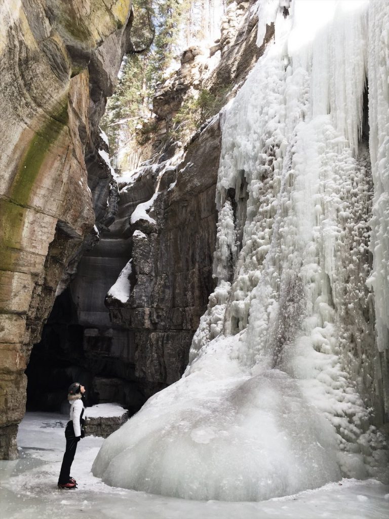 Ice-Climbing-Maligne-Canyon-Jasper-Kanada