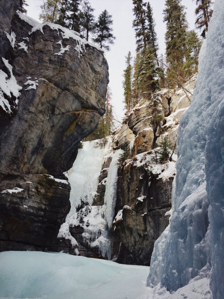 Maligne-Canyon-Jasper-Winter