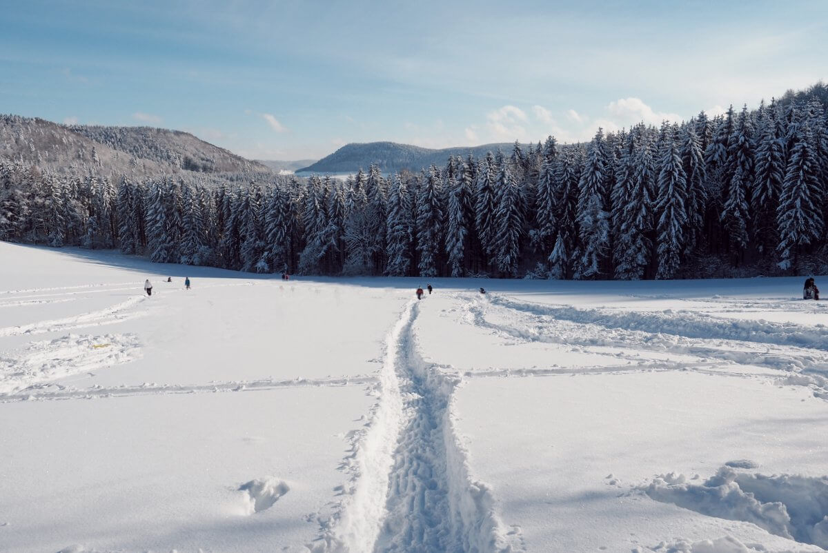 Winterwandelen rodelen Schwäbische Alb